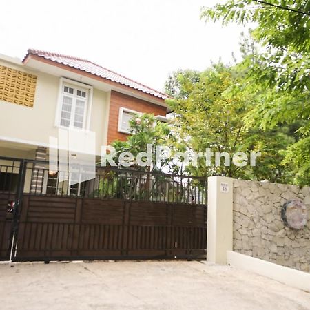 Hotel Fazza Syariah Mitra Reddoorz Dżakarta Zewnętrze zdjęcie